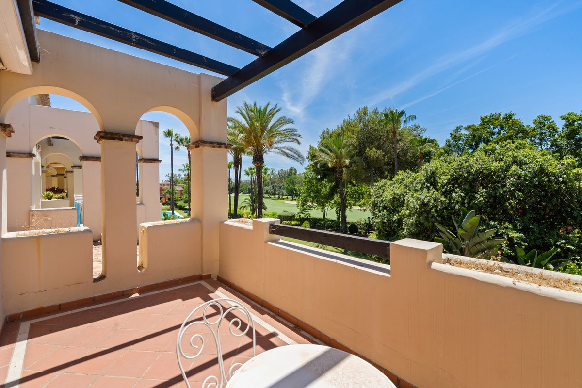3 Bedroom Villa for Sale in Guadalmina Baja — view 20