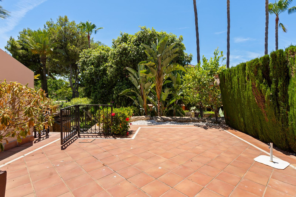 3 Bedroom Villa for Sale in Guadalmina Baja — view 3