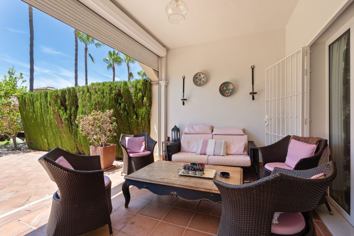 3 Bedroom Villa for Sale in Guadalmina Baja — view 4