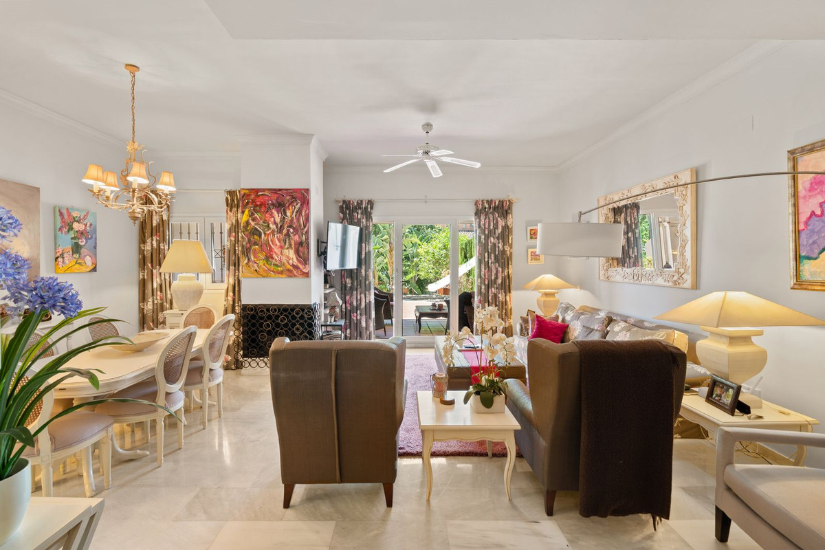 3 Bedroom Villa for Sale in Guadalmina Baja — view 7