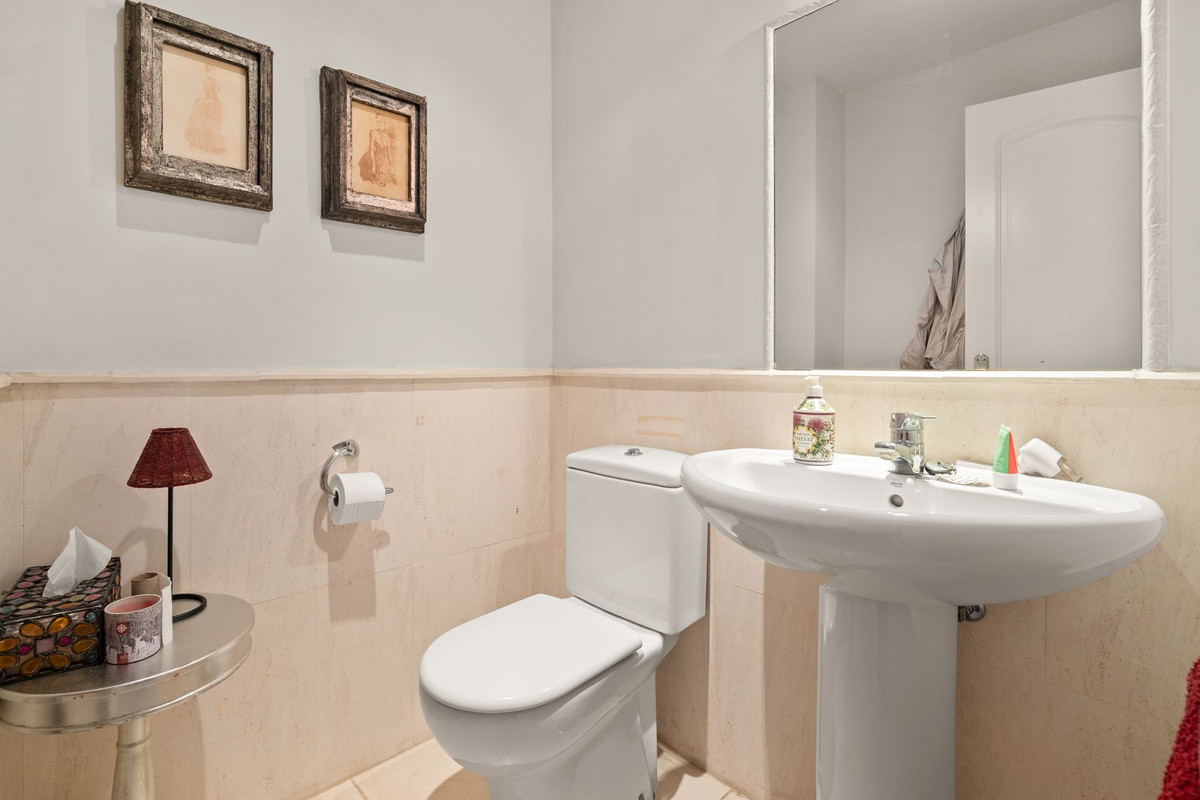 3 Bedroom Villa for Sale in Guadalmina Baja — view 9