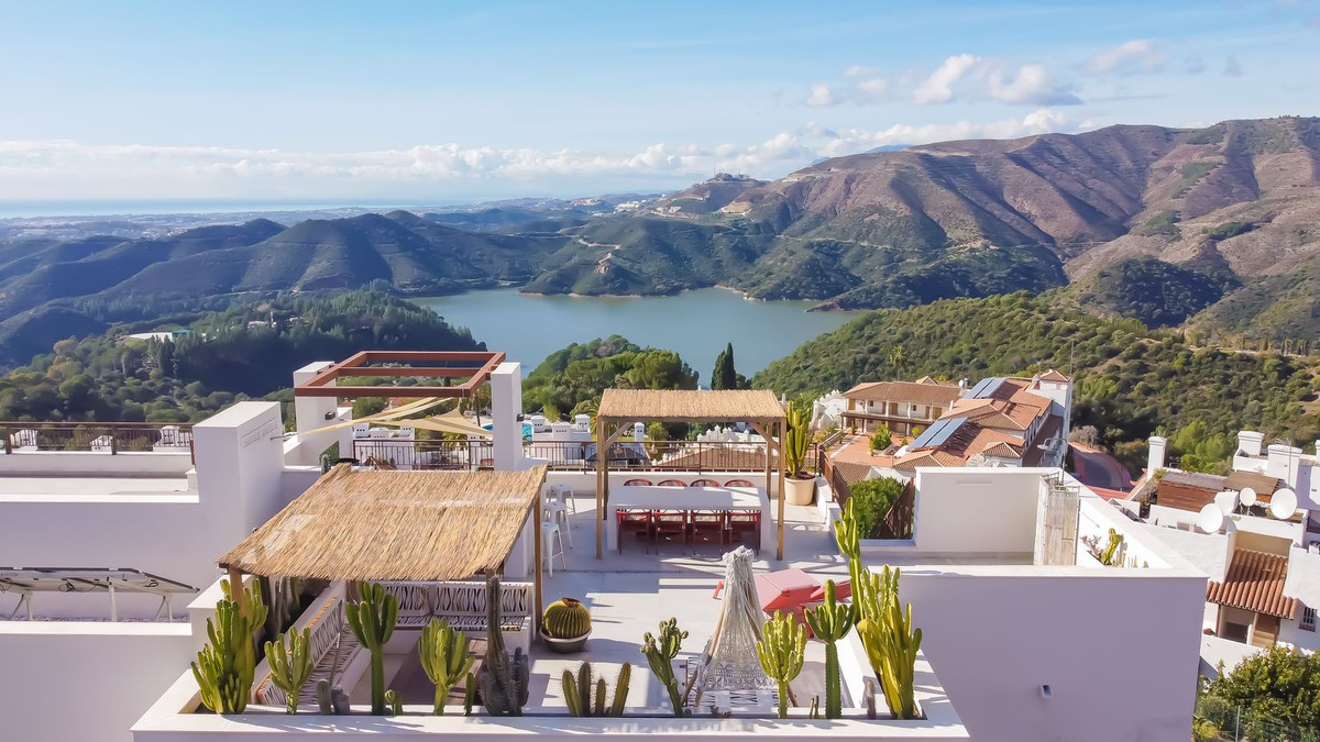 3 Bedroom Apartment for Sale in Istán