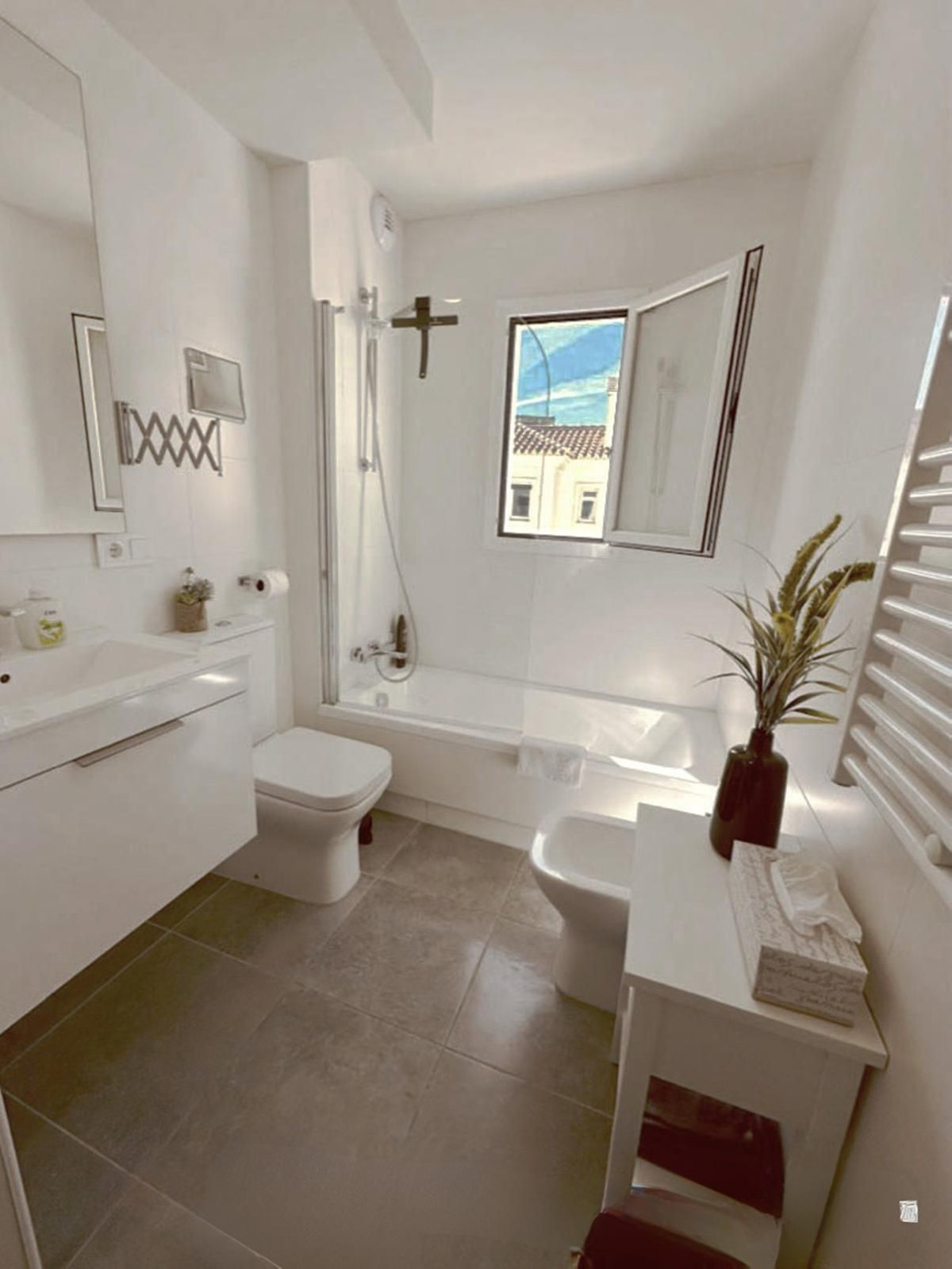 3 Bedroom Apartment for Sale in Estepona — 9