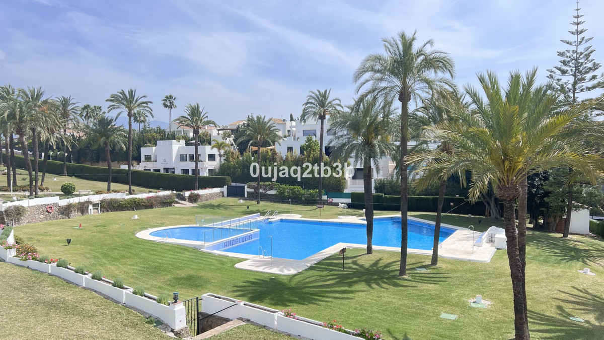 4 Bedroom Apartment for Sale in Nueva Andalucía