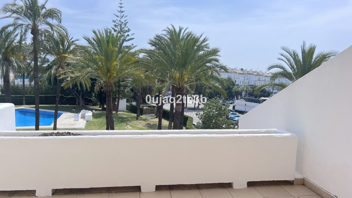 4 Bedroom Apartment for Sale in Nueva Andalucía — 2