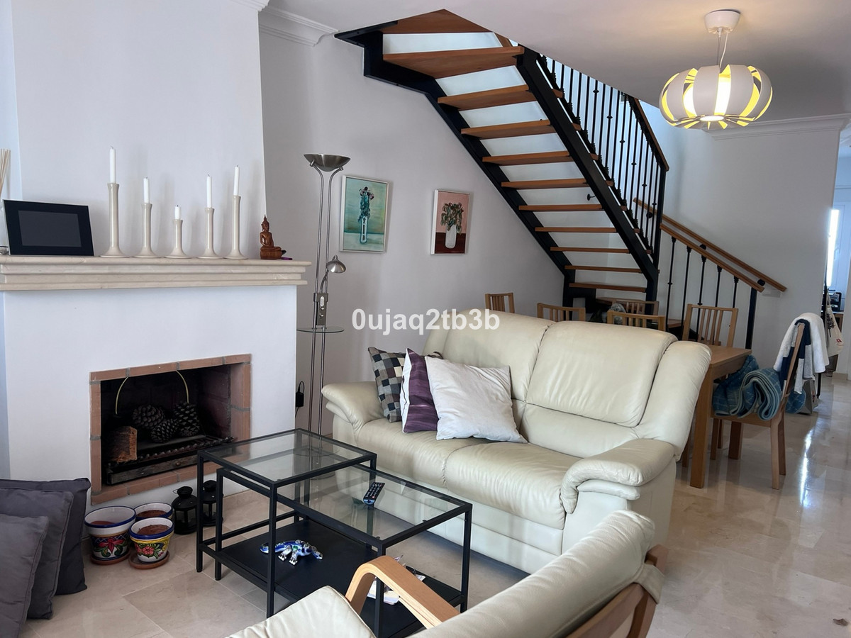 4 Bedroom Apartment for Sale in Nueva Andalucía — 4