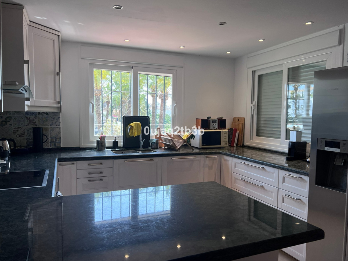 4 Bedroom Apartment for Sale in Nueva Andalucía — 6