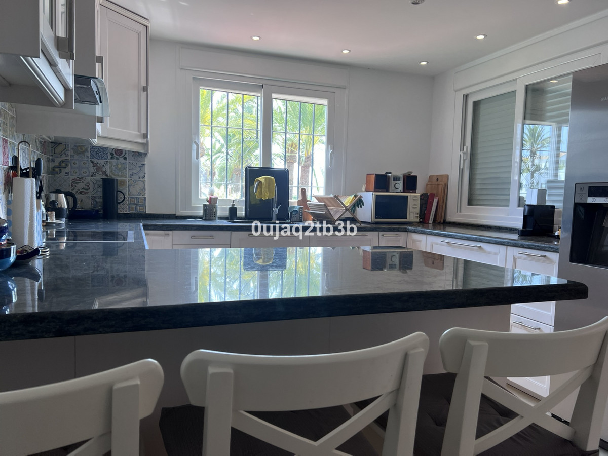 4 Bedroom Apartment for Sale in Nueva Andalucía — 7