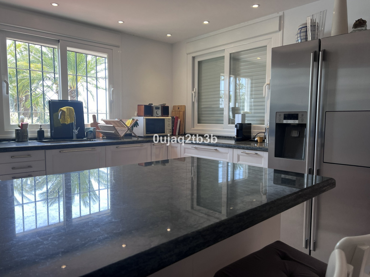 4 Bedroom Apartment for Sale in Nueva Andalucía — 8