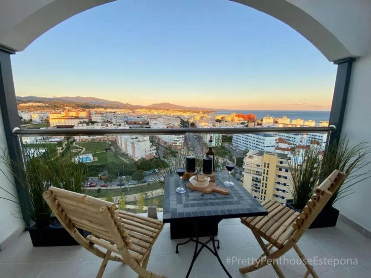 3 Bedroom Apartment for Sale in Estepona
