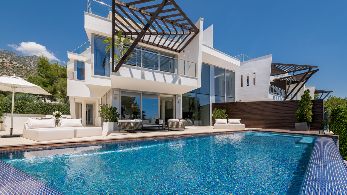 4 Bedroom Villa for Sale in Sierra Blanca — 4