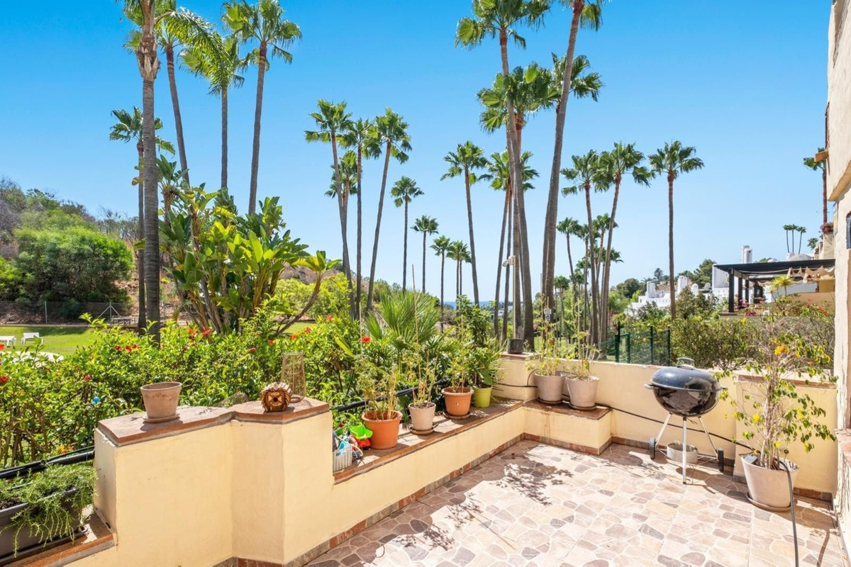 3 Bedroom Apartment for Sale in The Golden Mile — 2