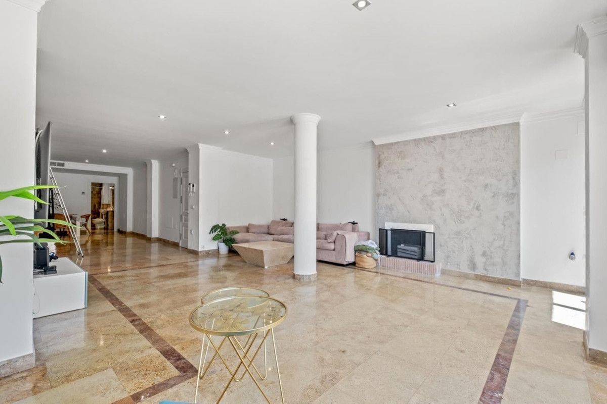 3 Bedroom Apartment for Sale in The Golden Mile — 6