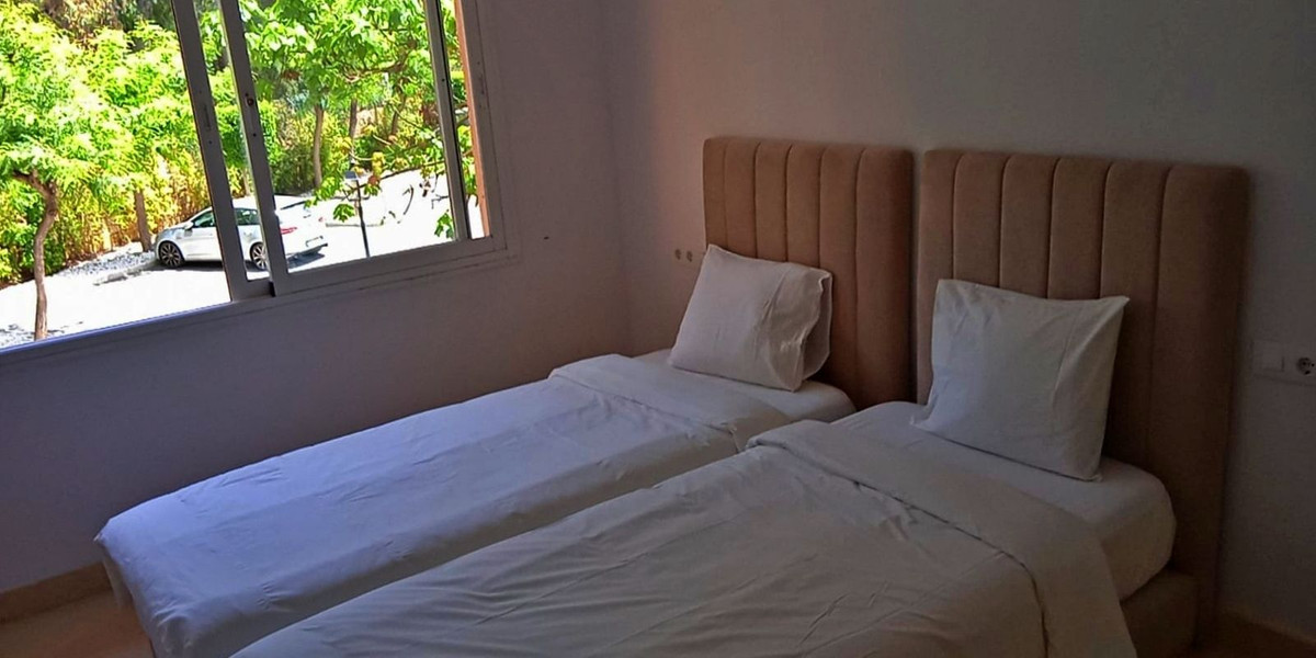 2 Bedroom Apartment for Sale in The Golden Mile — 9