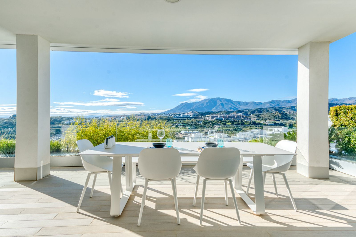 3 Bedroom Apartment for Sale in Estepona