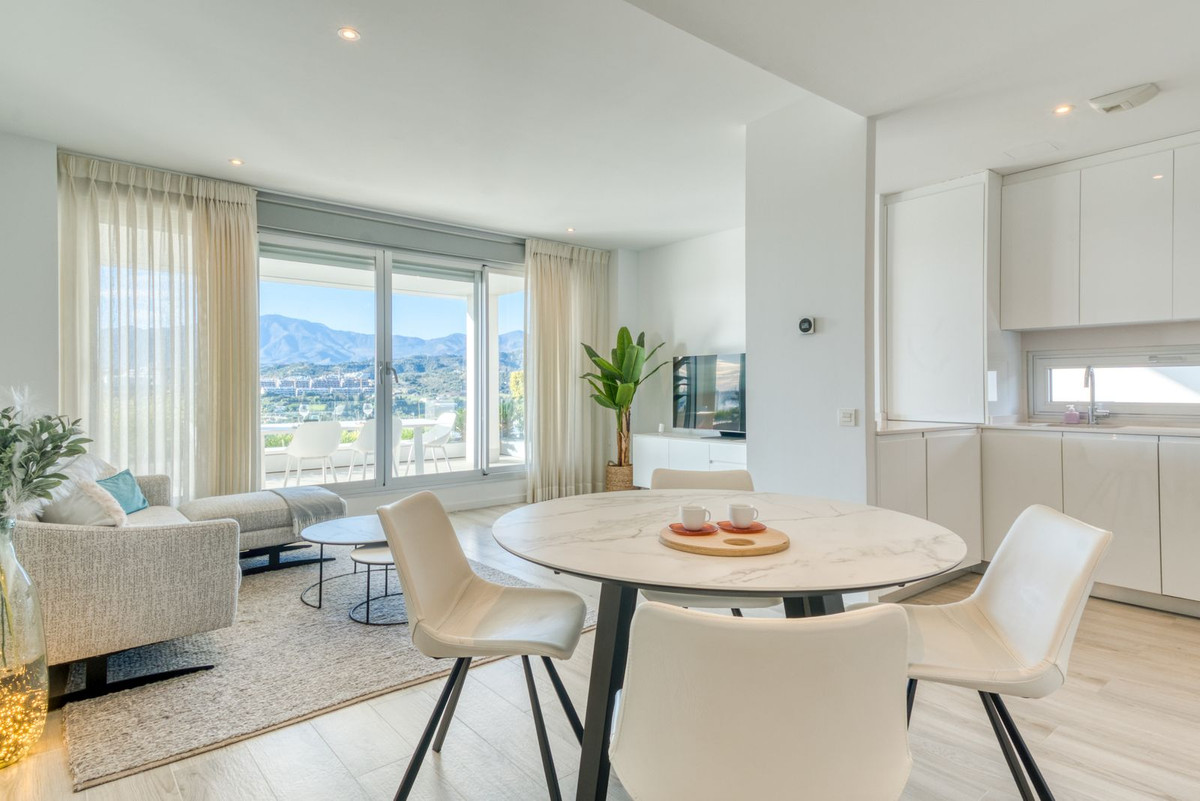 3 Bedroom Apartment for Sale in Estepona — view 10