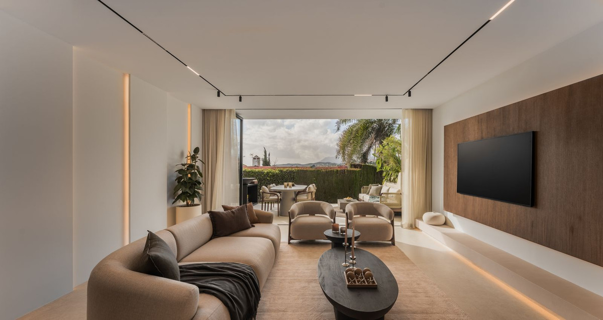 3 Bedroom Villa for Sale in Nueva Andalucía — 7