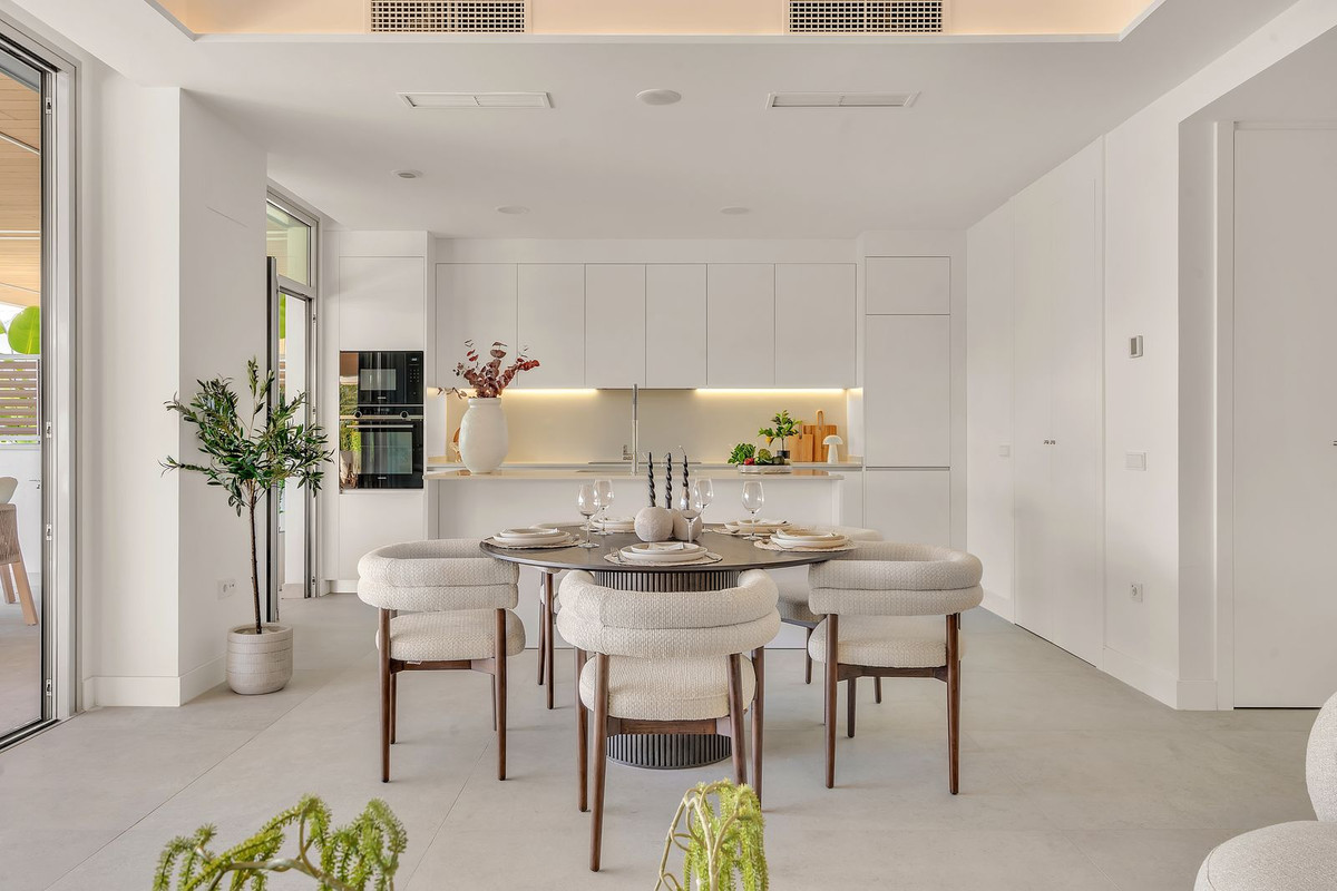 4 Bedroom Apartment for Sale in Marbella — 4