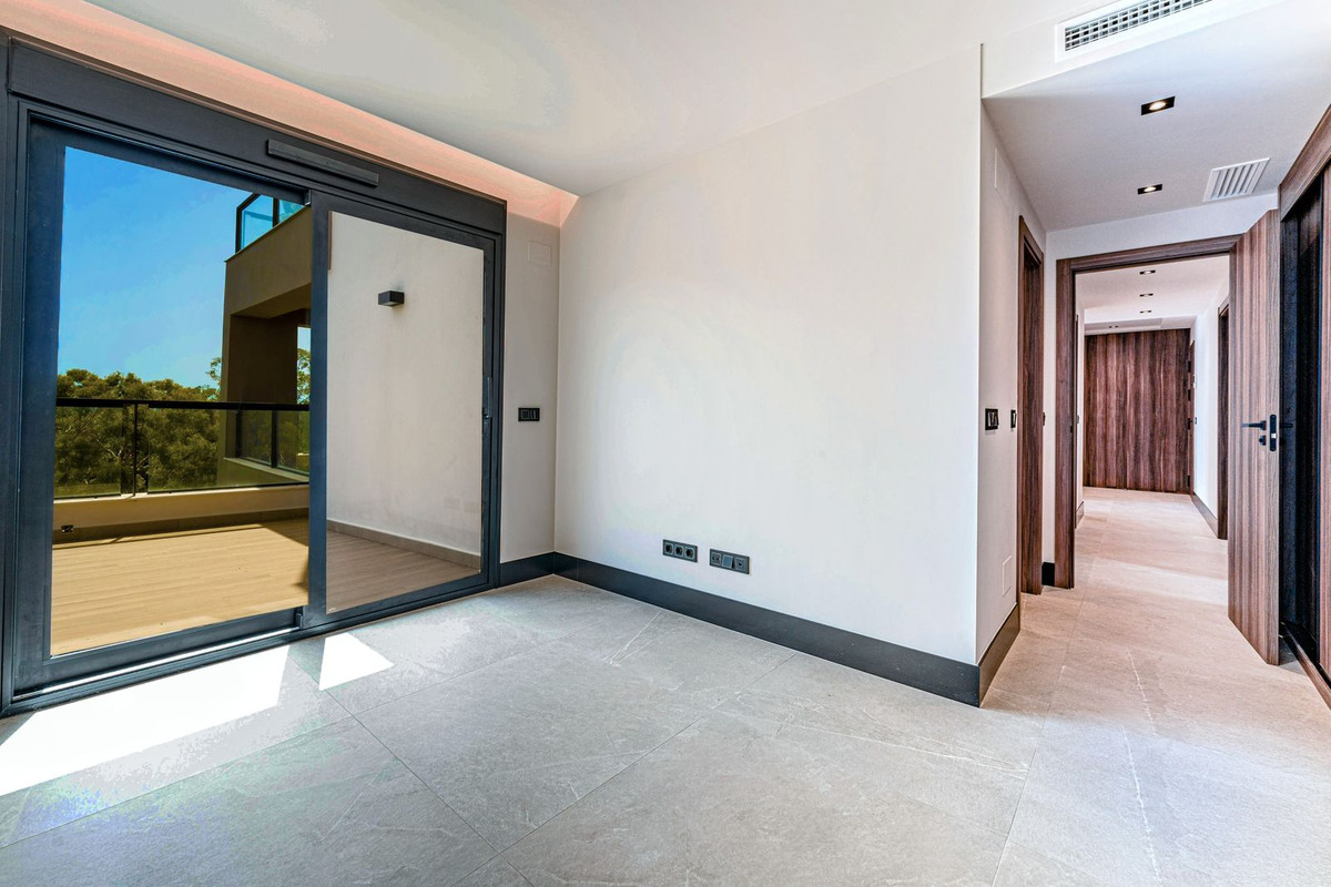 3 Bedroom Apartment for Sale in Nueva Andalucía — 9