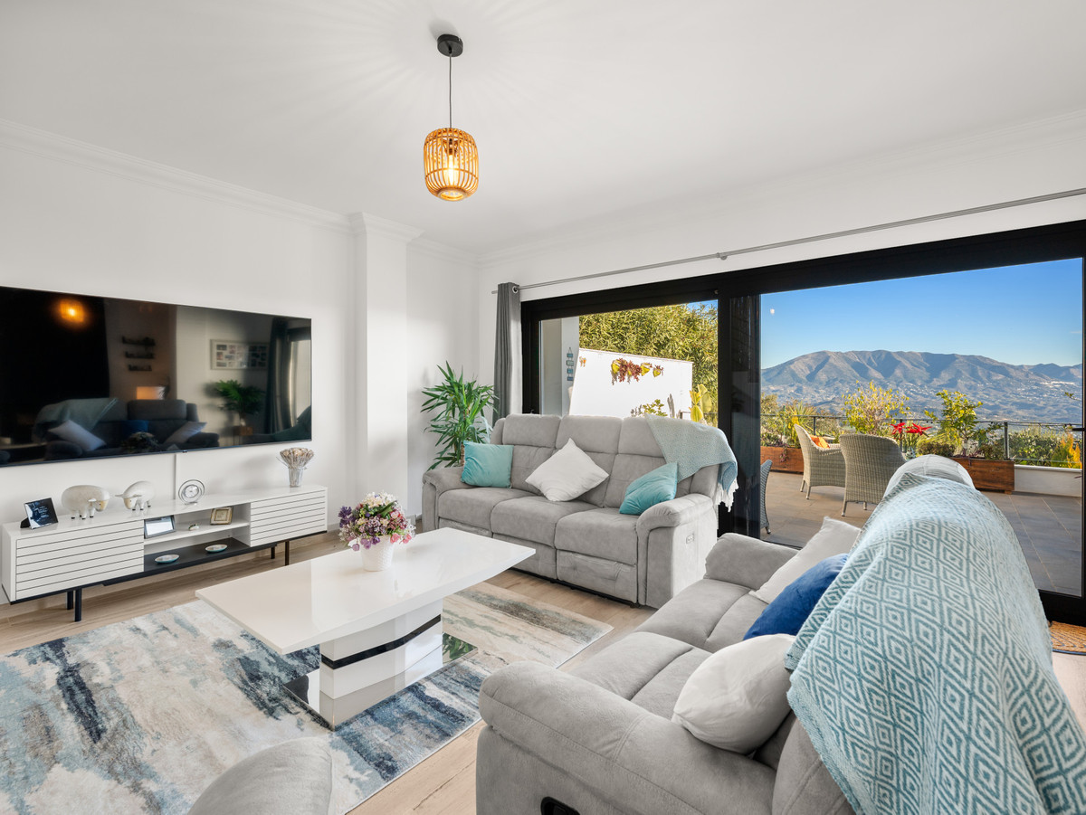 3 Bedroom Villa for Sale in Marbella — view 11
