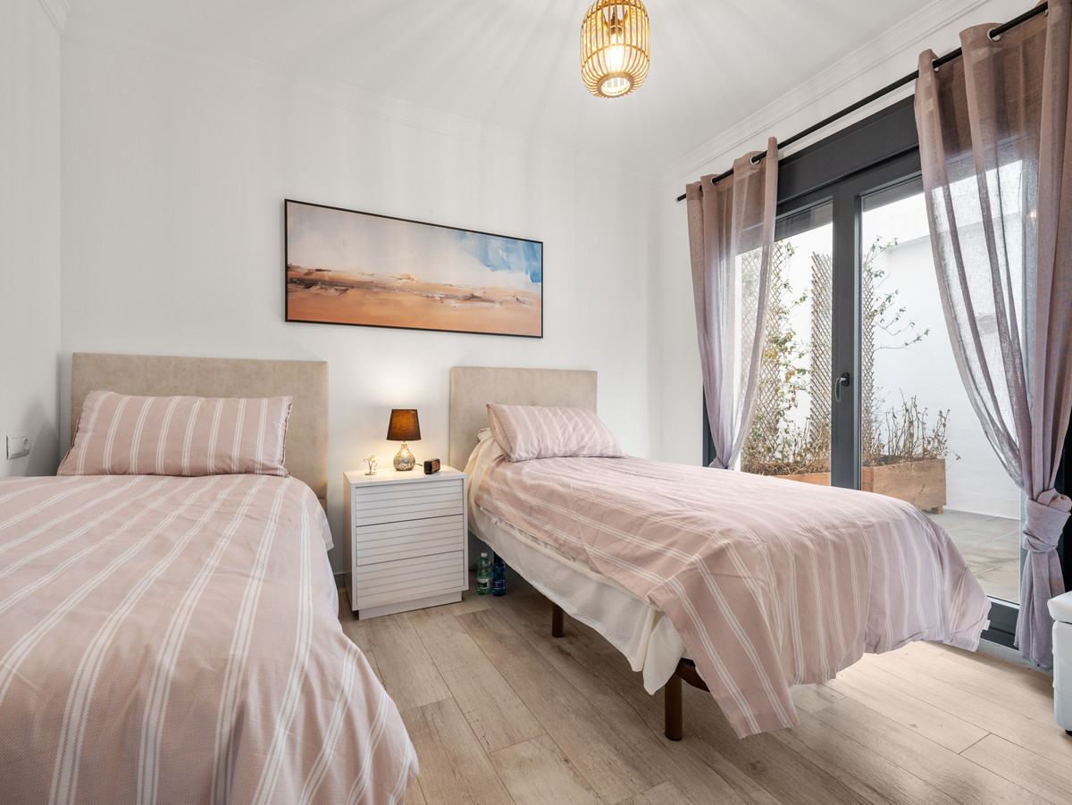 3 Bedroom Villa for Sale in Marbella — view 16