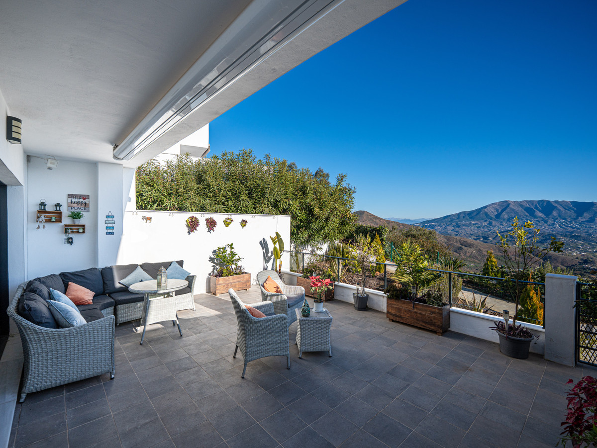 3 Bedroom Villa for Sale in Marbella — view 19