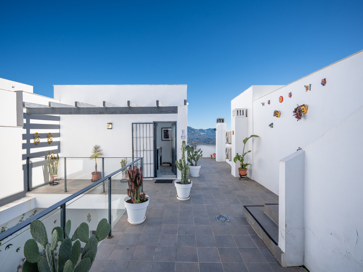 3 Bedroom Villa for Sale in Marbella — view 20