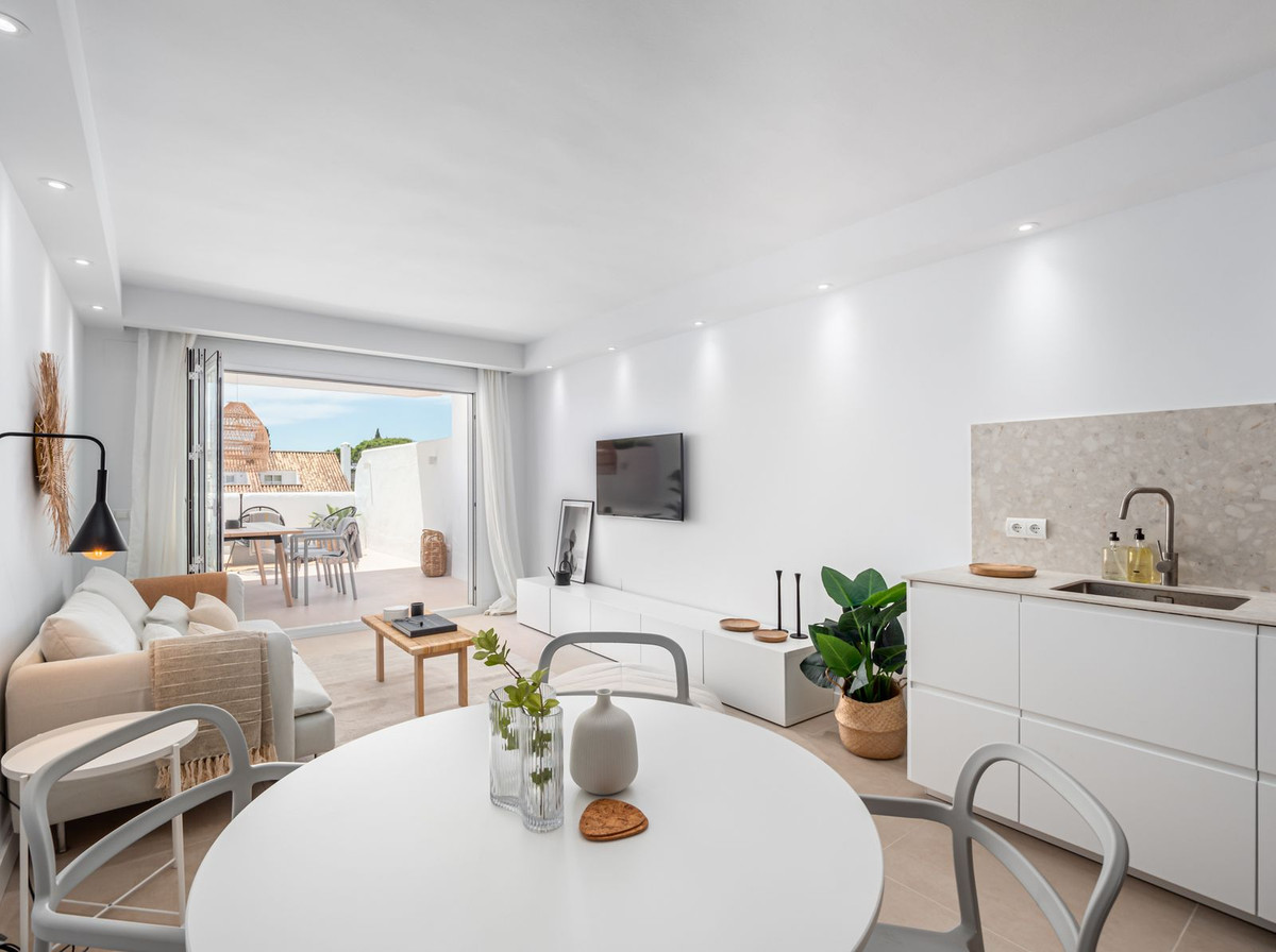 2 Bedroom Apartment for Sale in Nueva Andalucía — 2