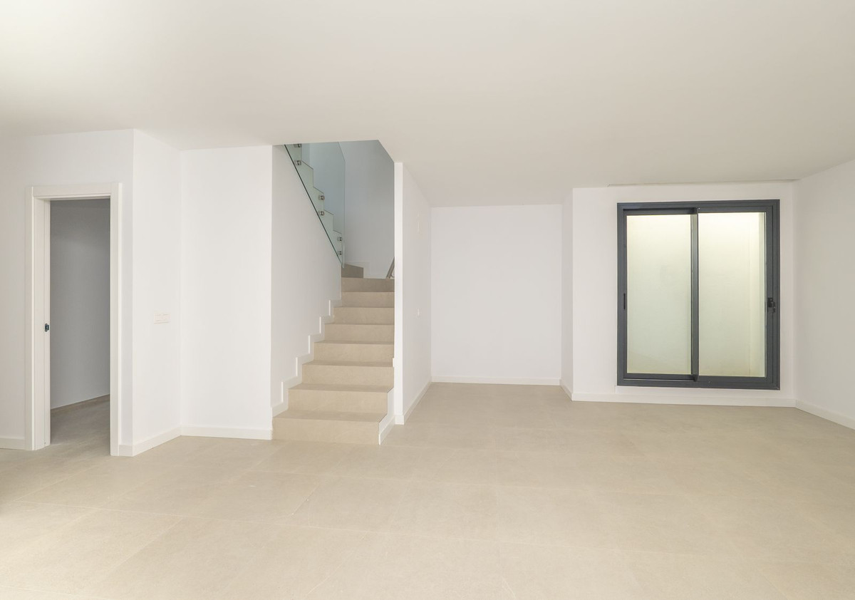 4 Bedroom Villa for Sale in Atalaya — 8