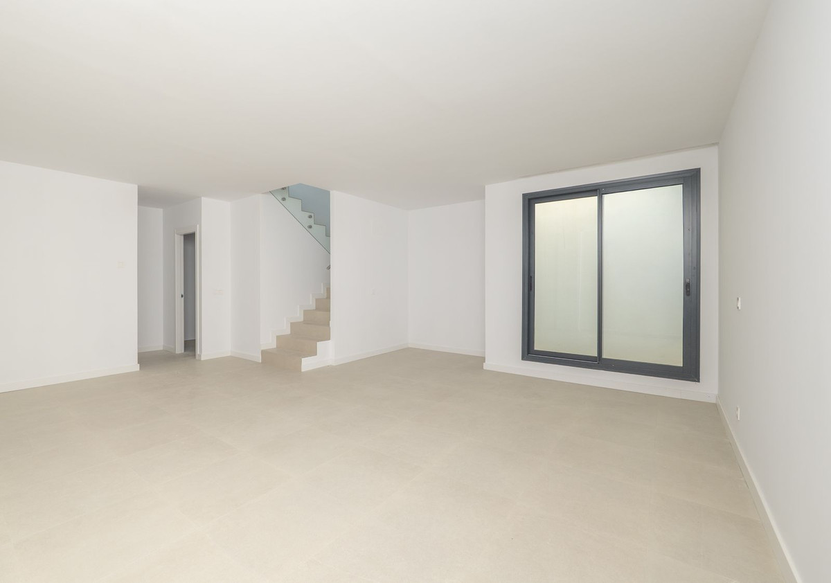 4 Bedroom Villa for Sale in Atalaya — 9