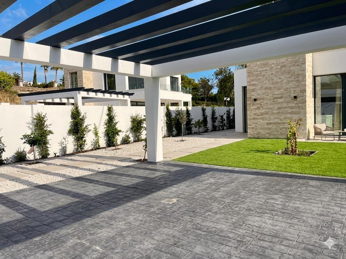 6 Bedroom Villa for Sale in Estepona — 2