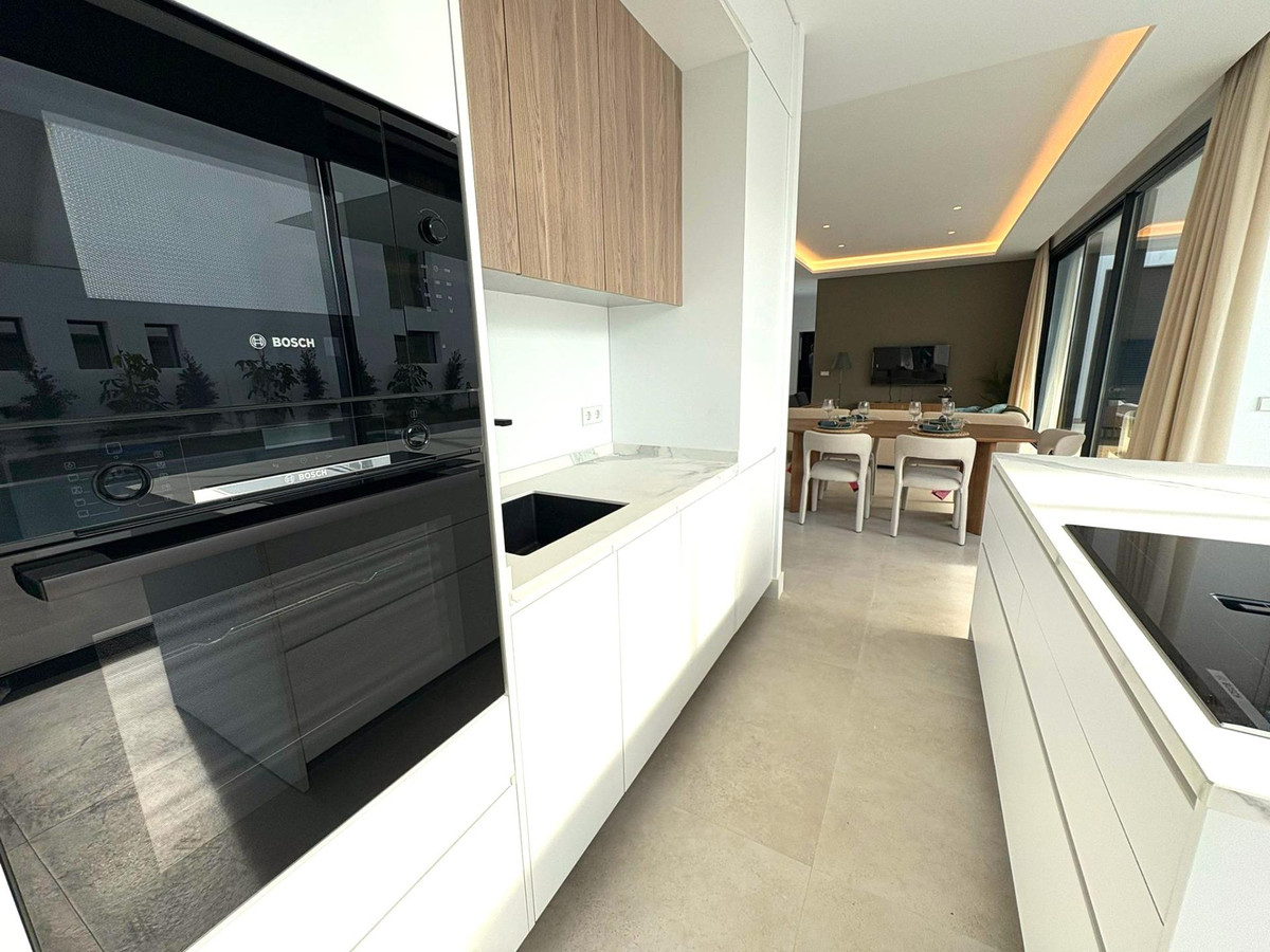 6 Bedroom Villa for Sale in Estepona — view 11