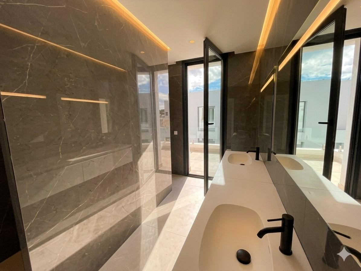 6 Bedroom Villa for Sale in Estepona — view 18