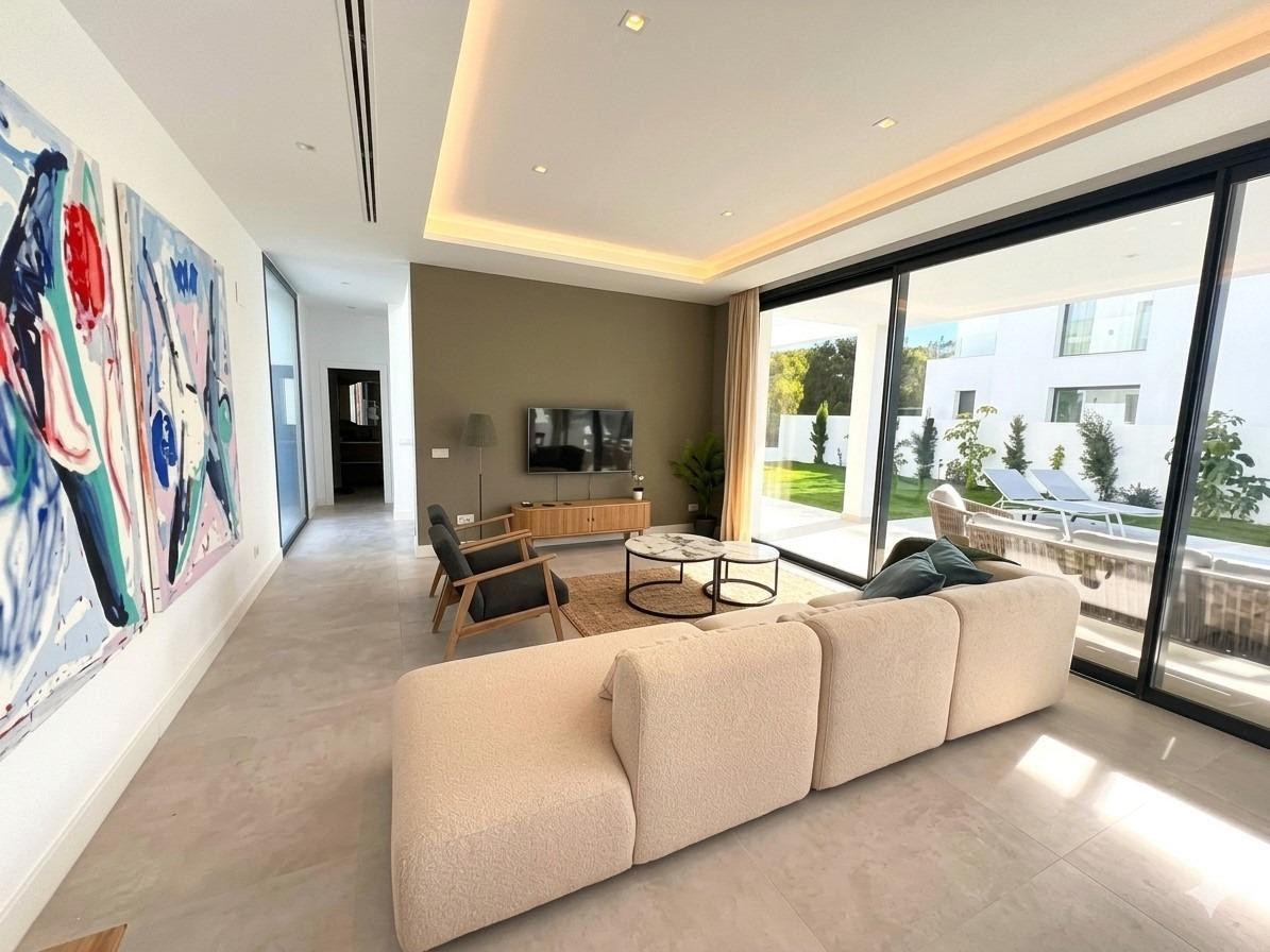 6 Bedroom Villa for Sale in Estepona — 3