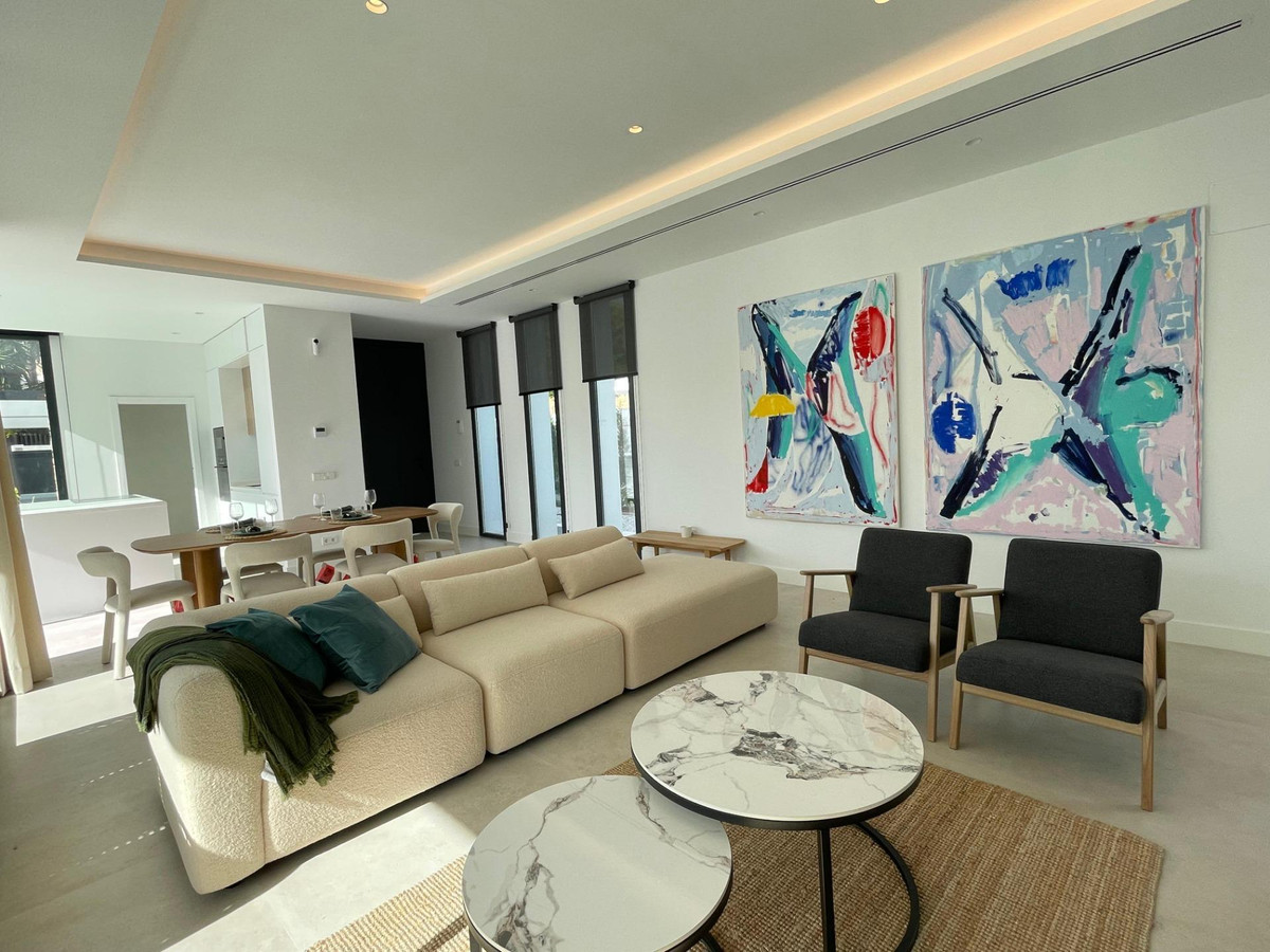6 Bedroom Villa for Sale in Estepona — 5