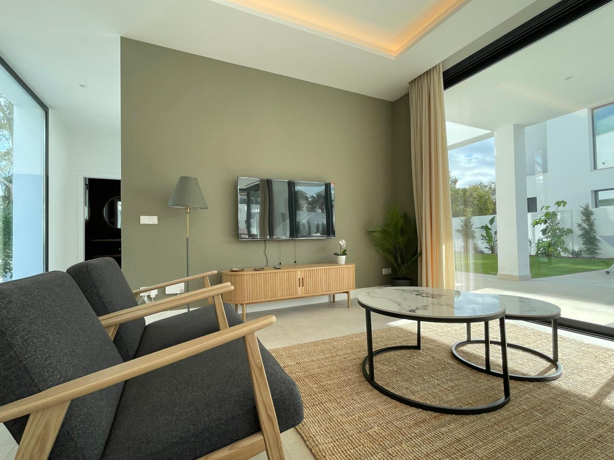 6 Bedroom Villa for Sale in Estepona — 6