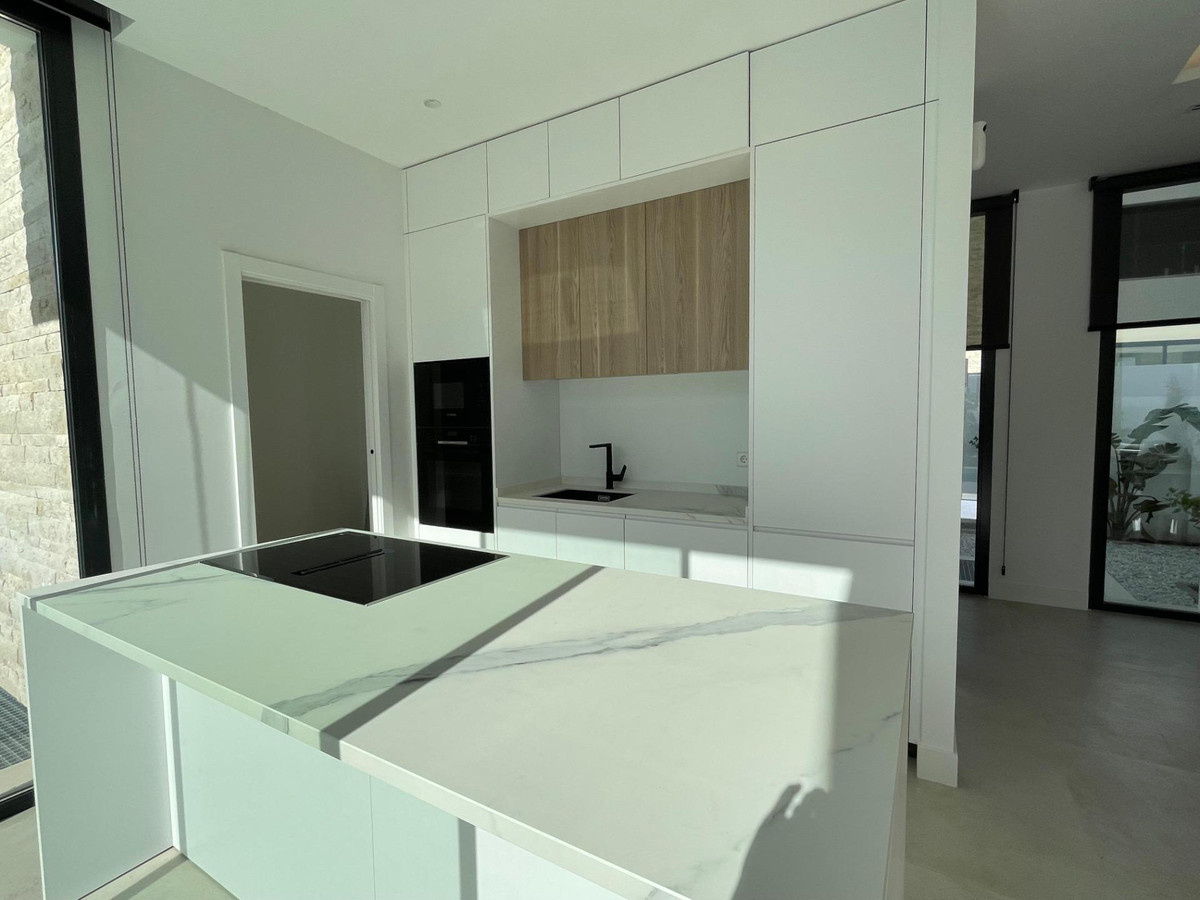 6 Bedroom Villa for Sale in Estepona — view 10