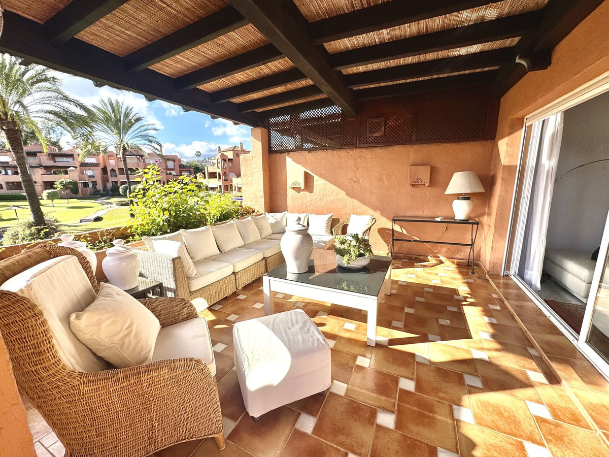 4 Bedroom Apartment for Sale in Guadalmina Baja — 2