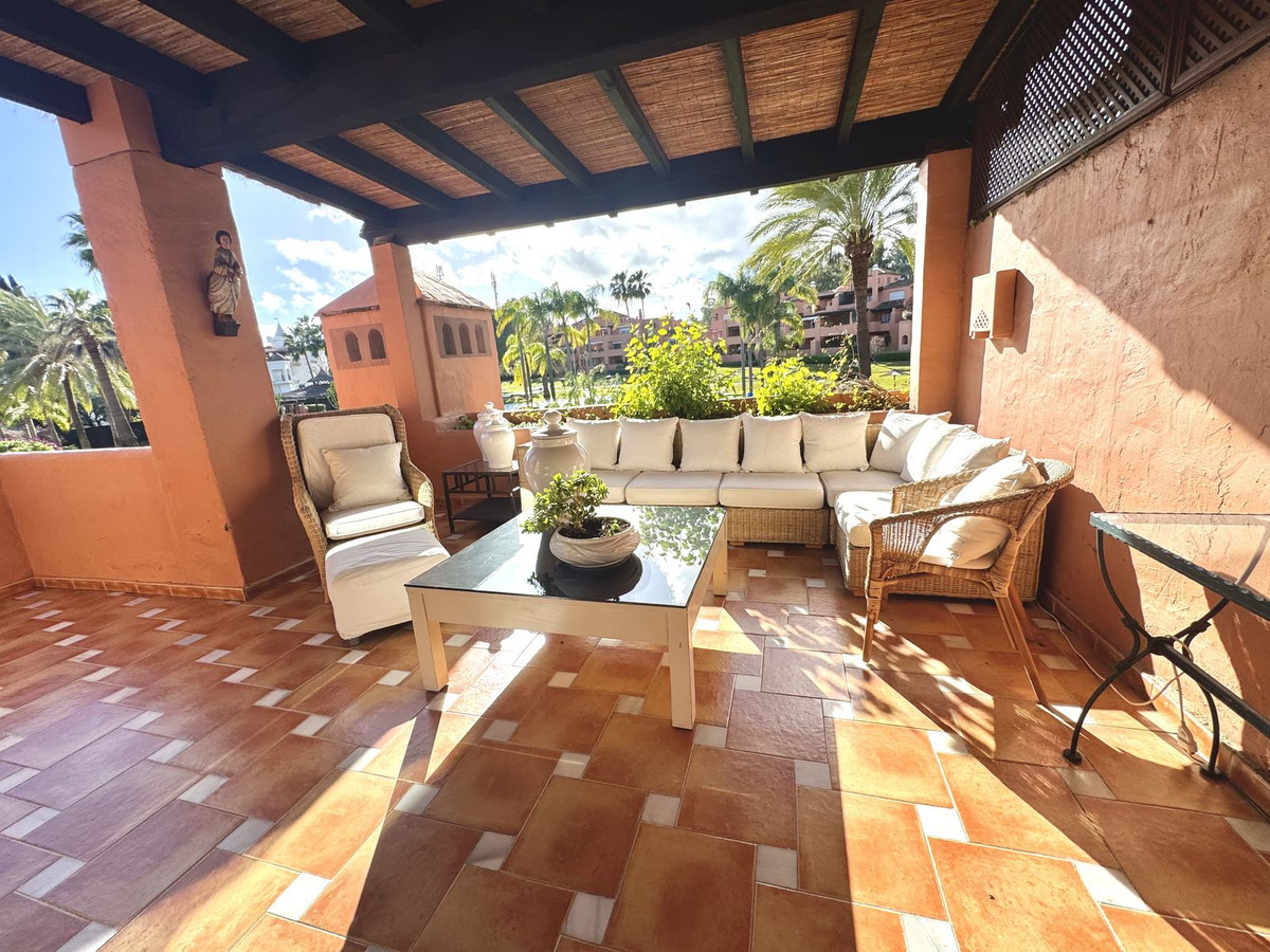4 Bedroom Apartment for Sale in Guadalmina Baja — 4
