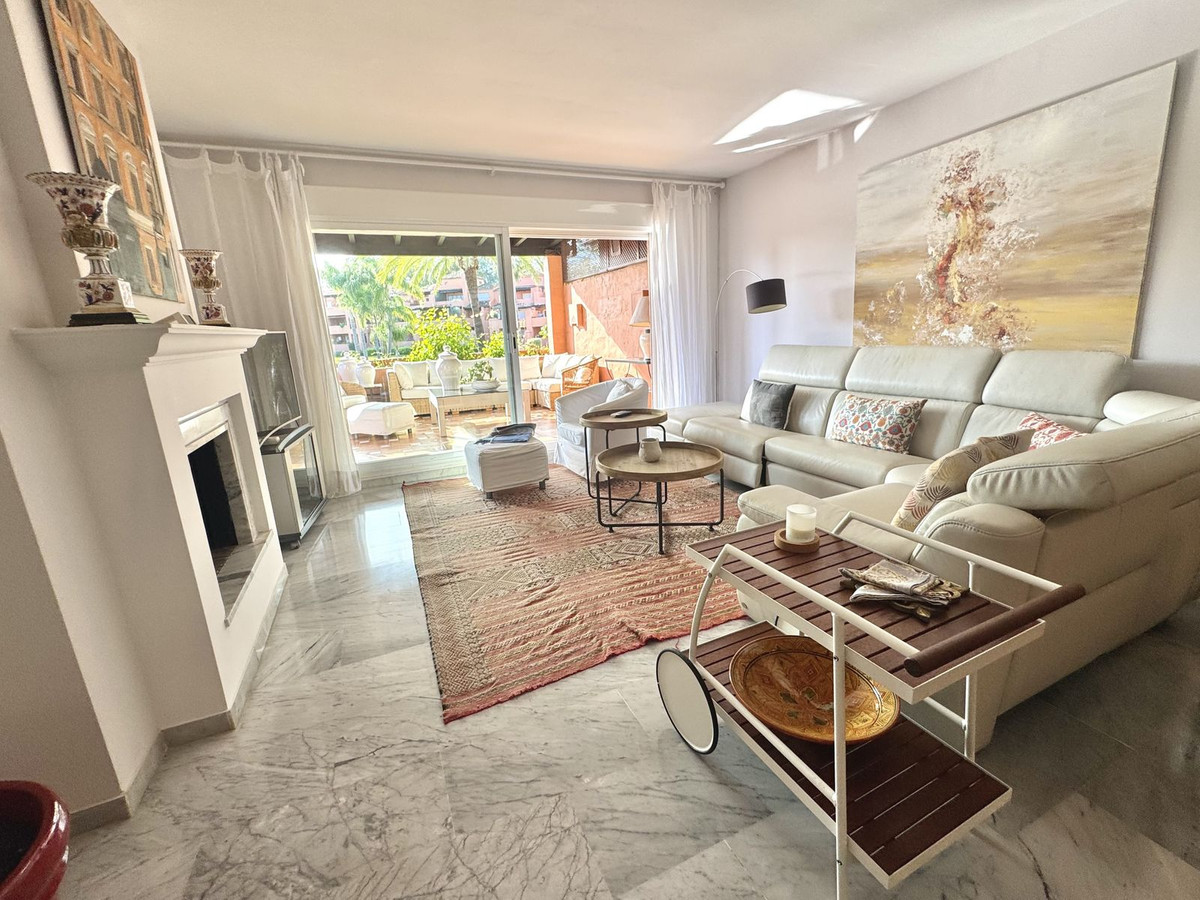 4 Bedroom Apartment for Sale in Guadalmina Baja — 6