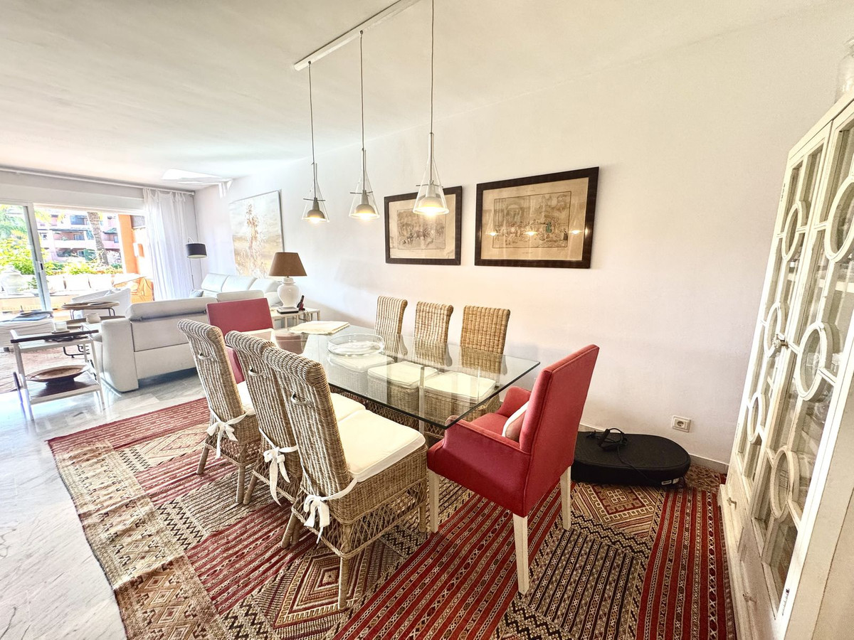 4 Bedroom Apartment for Sale in Guadalmina Baja — 8