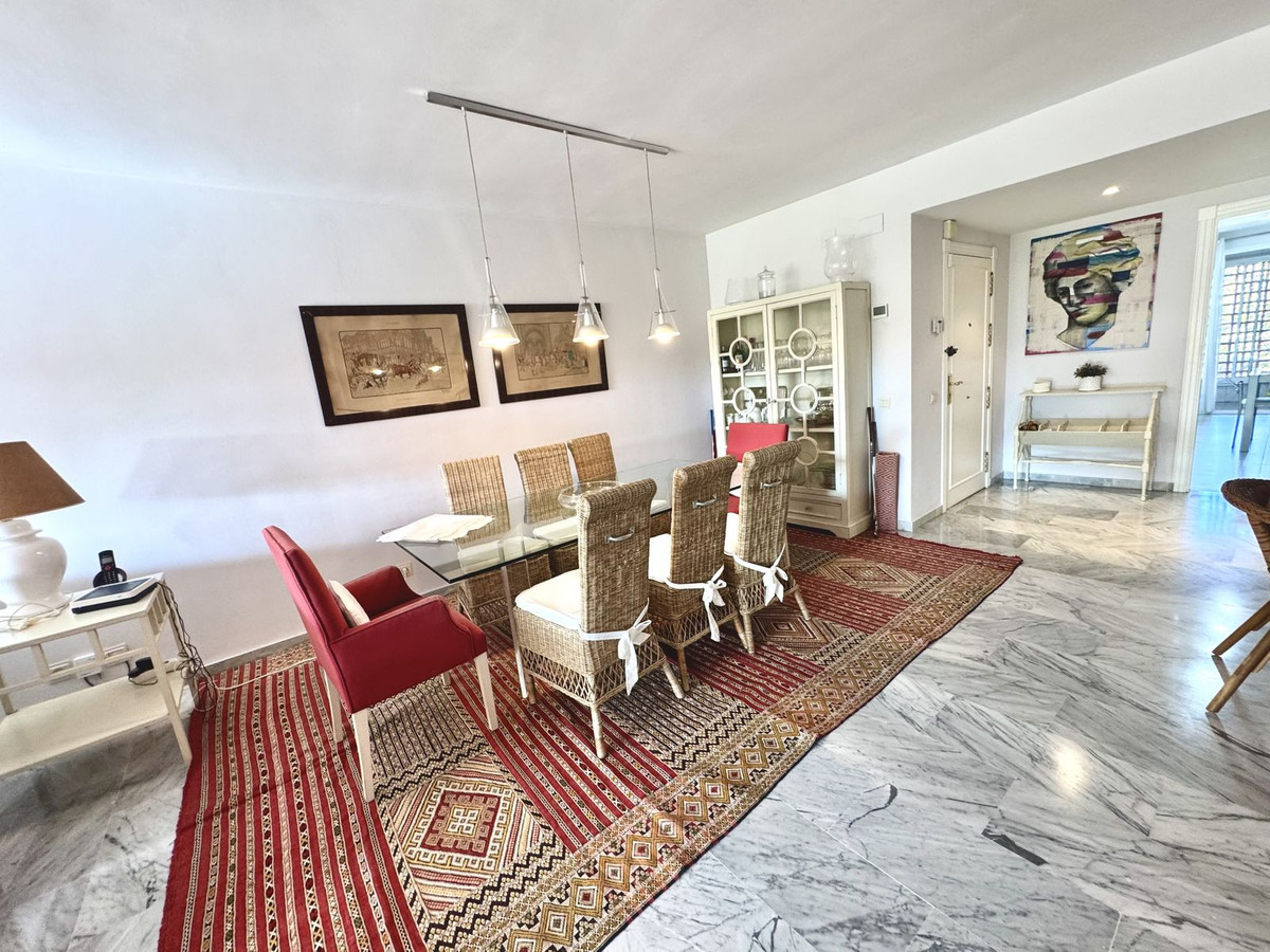 4 Bedroom Apartment for Sale in Guadalmina Baja — 9