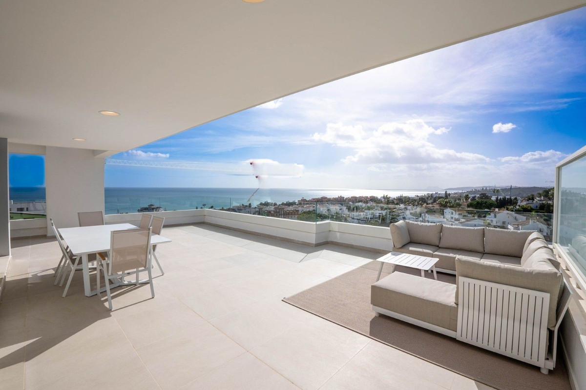 3 Bedroom Apartment for Sale in Estepona