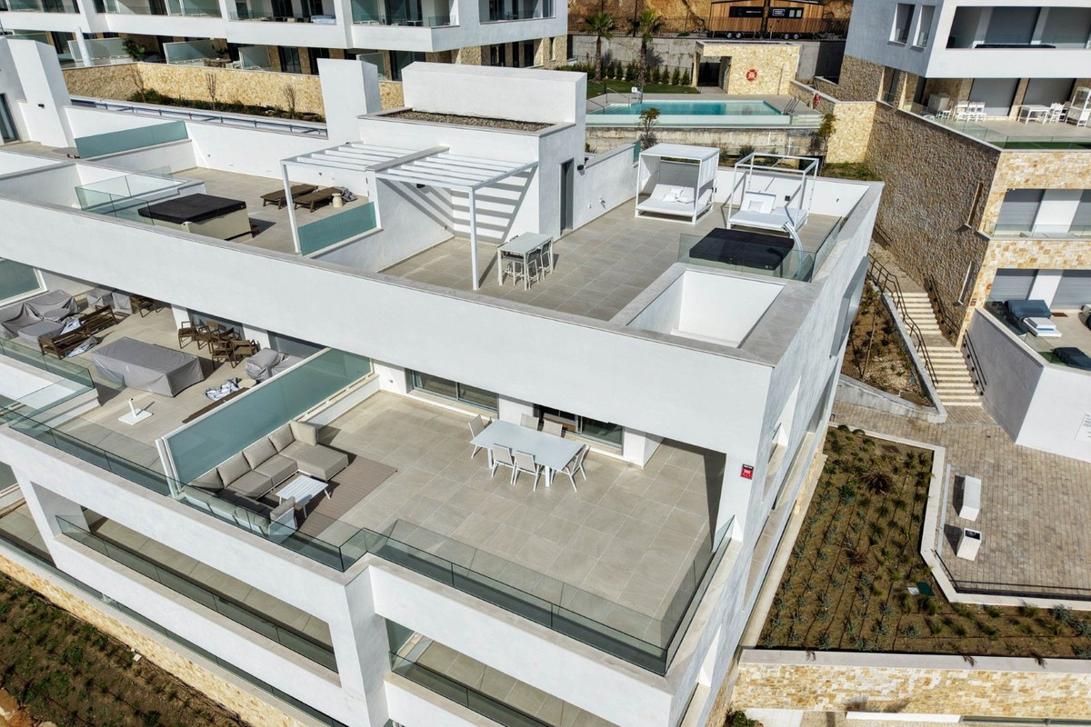 3 Bedroom Apartment for Sale in Estepona — 6