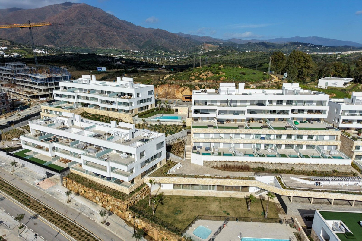 3 Bedroom Apartment for Sale in Estepona — 8