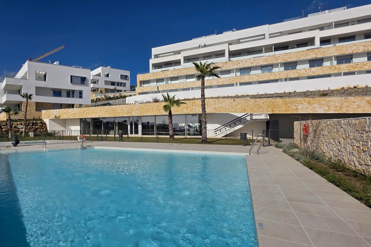 3 Bedroom Apartment for Sale in Estepona — view 10