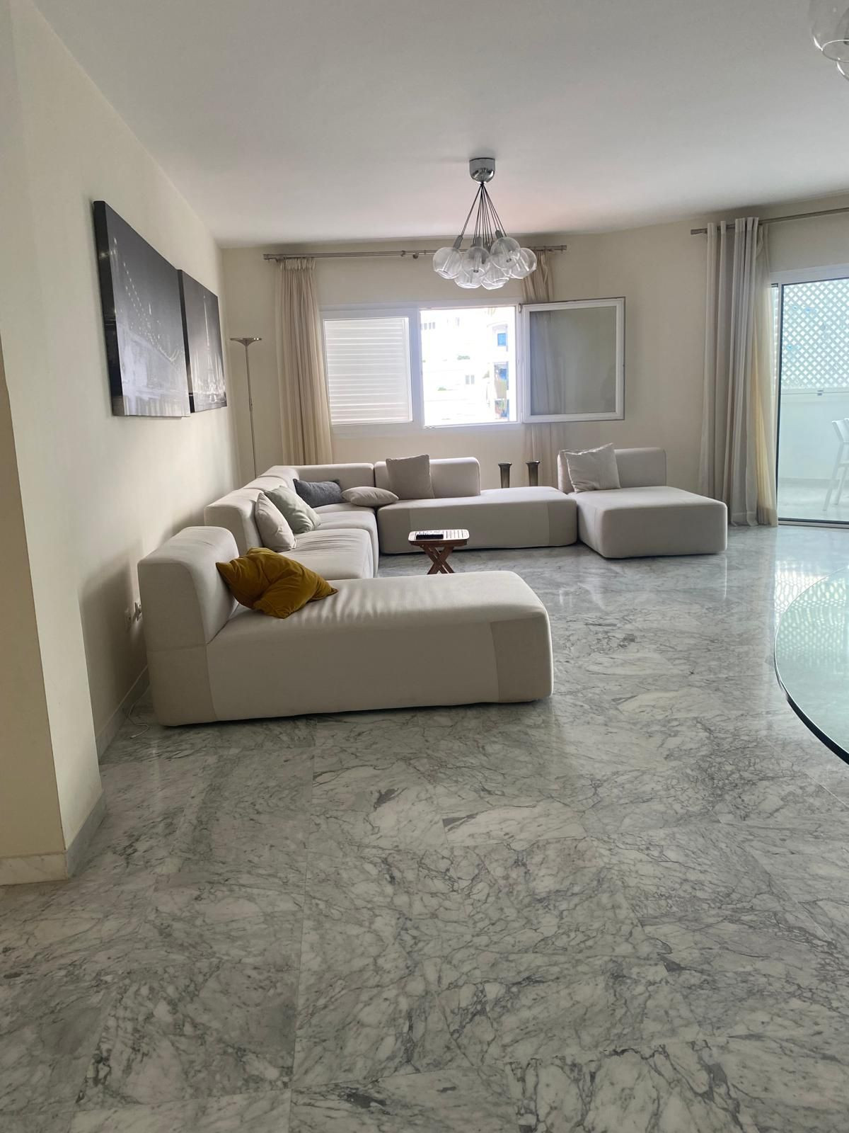 2 Bedroom Apartment for Sale in Puerto Banús — 4