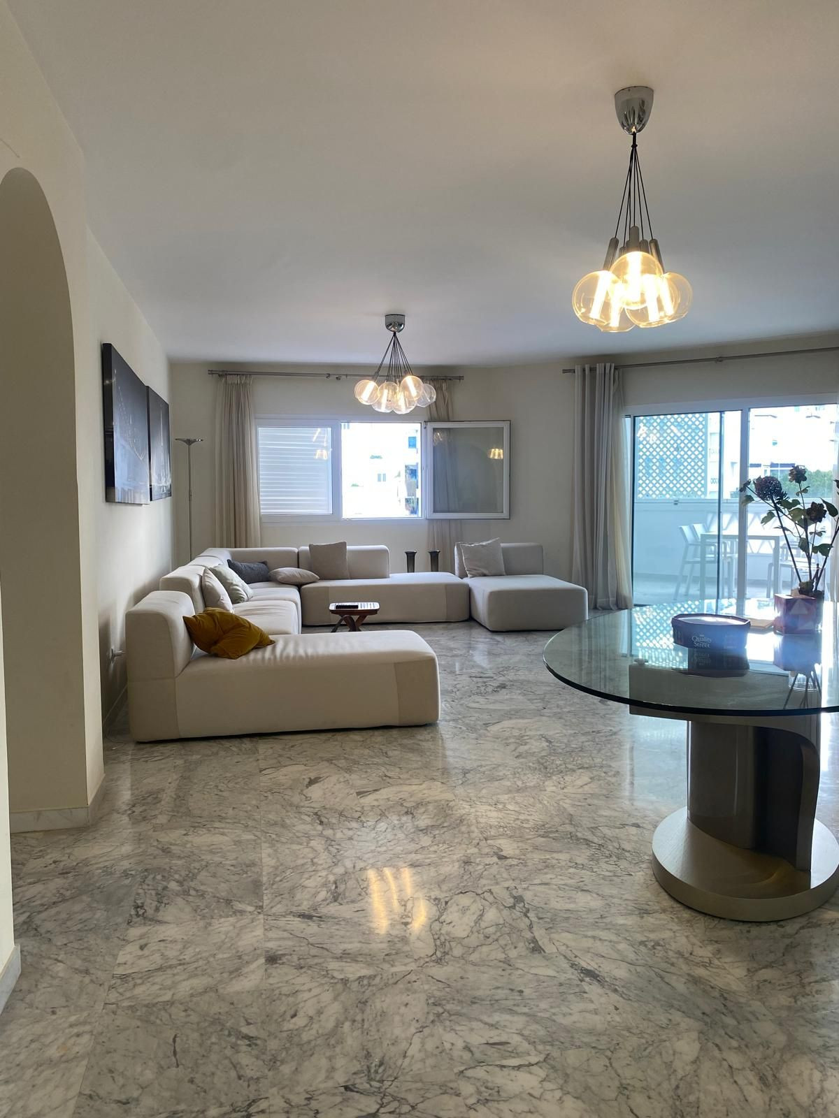 2 Bedroom Apartment for Sale in Puerto Banús — 6