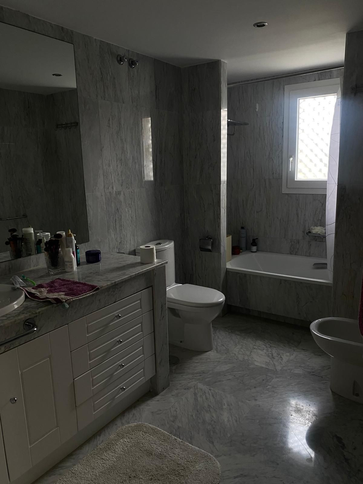 2 Bedroom Apartment for Sale in Puerto Banús — 8