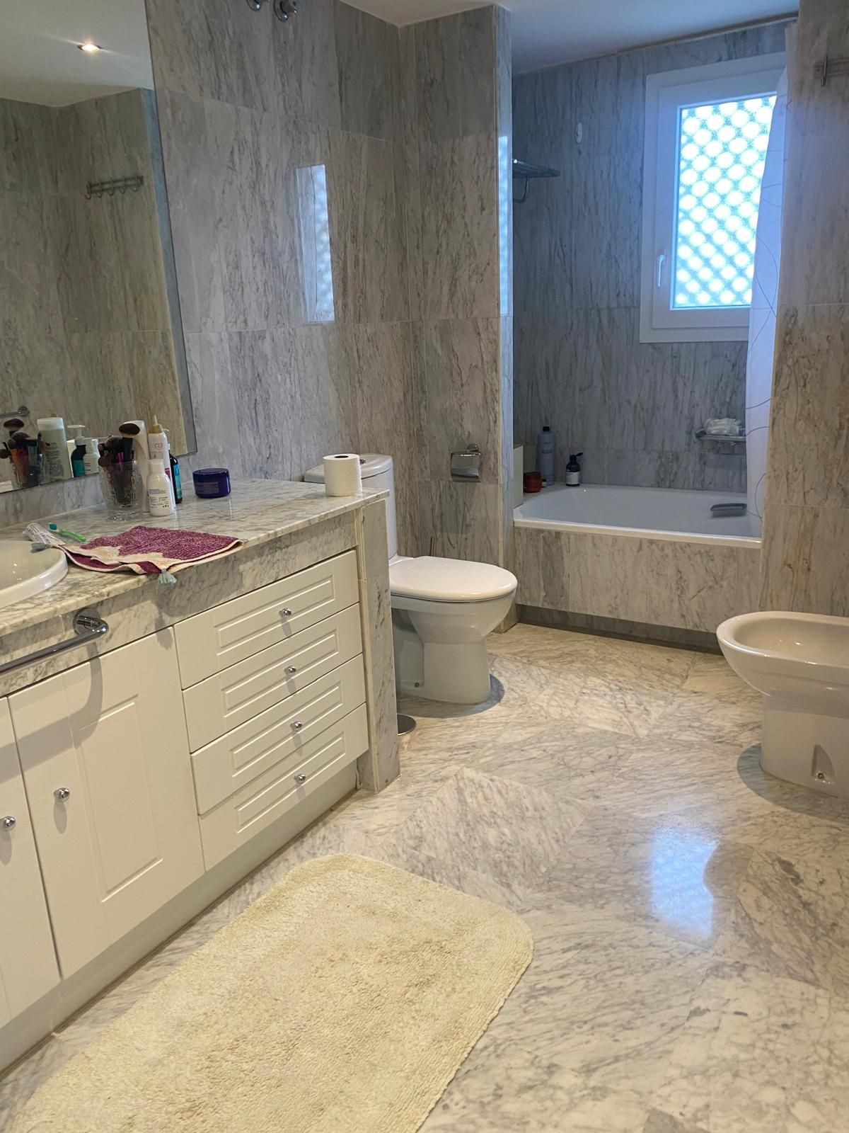 2 Bedroom Apartment for Sale in Puerto Banús — view 10